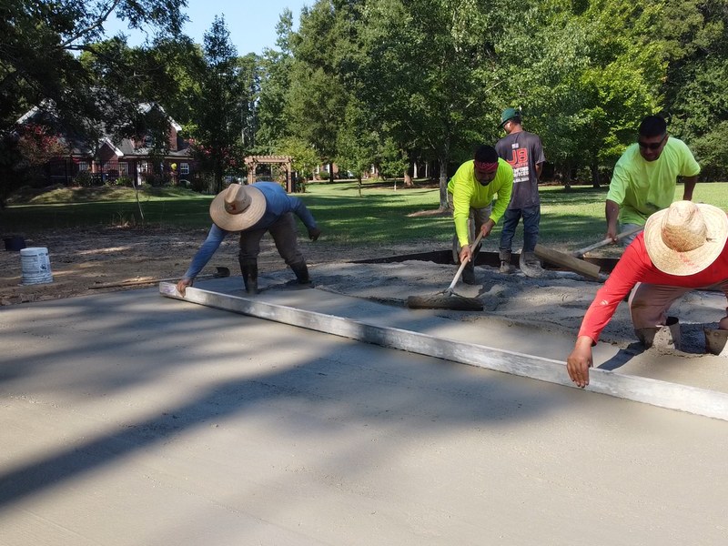 Decorative concrete driveway with borders Matthews NC - MCR Concrete